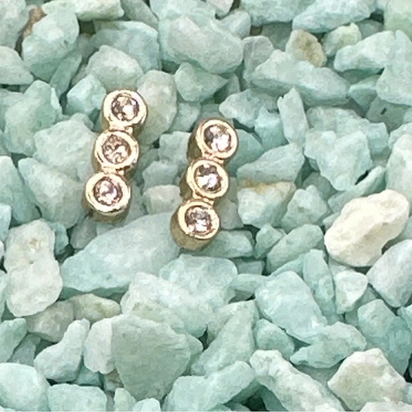 Dainty gold pave stud bars earrings zirconia Manifesting prosperity - Picture 1 of 6